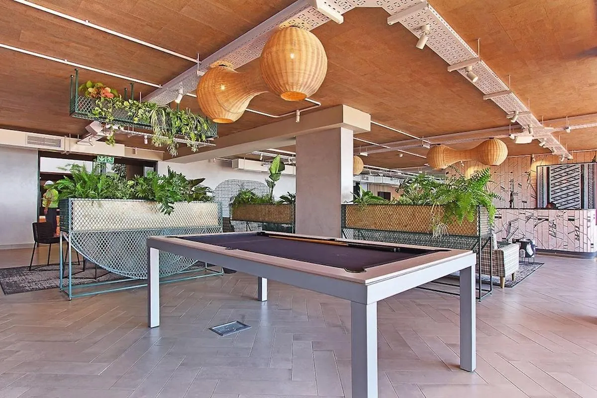 アパート ケープタウンUrban Chic Wex1 Mountain Views Pool Entertainmentアパートメント