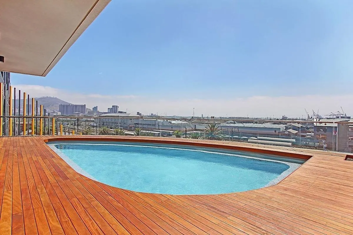 ケープタウンUrban Chic Wex1 Mountain Views Pool Entertainmentアパートメント